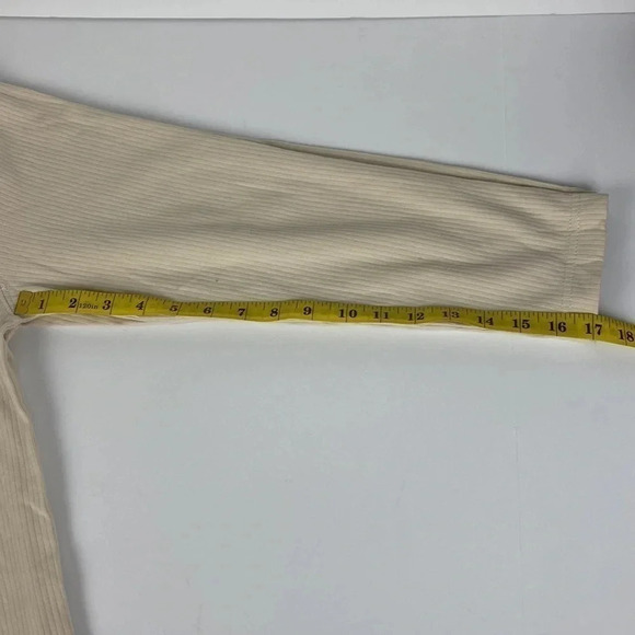 2$25 Cream beige neutrals minimalist Turtleneck sweater size large - Picture 6 of 6
